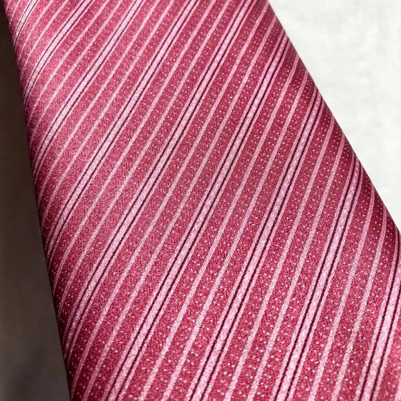 Brioni Handmade 100% Silk Tie - Deep Pink - Picture 7 of 7